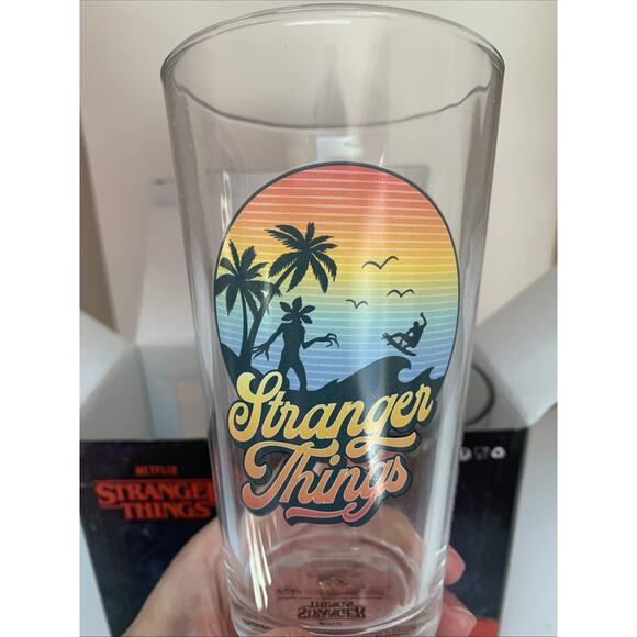 Netflix STRANGER THINGS Drinking Glass Set 2 17oz Glass Gift Set NEW in BOX - Picture 5 of 6